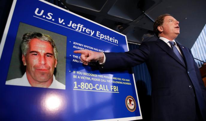 Правопреемник Джеффри Эпштейна выплатит до 35 миллионов долларов компенсации жертвам финансиста Об этом стало известно Bloomberg Наследственный фонд и два его исполнителя Даррен Индайк и Ричард Кан пойдут на такие выплаты чтобы навсегда разрешить прекратить и урегулировать ситуацию по искам говорится в статье