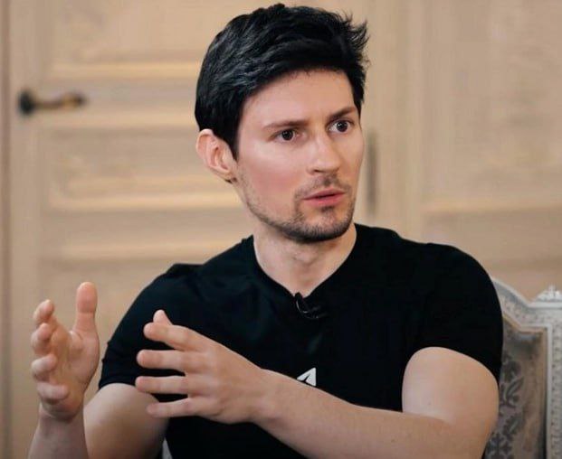 Павел Дуров заявил что год назад был задержан в Париже из за ошибки французской полиции До августа 2024 года она игнорировала законы Франции и ЕС и не отправляла запросы в Telegram в соответствии с требуемой юридической процедурой Они могли бы узнать о правильной процедуре просто погуглив её Теперь Дуров проходит по делу о возможной причастности Telegram к преступной деятельности которому конца и края не видно