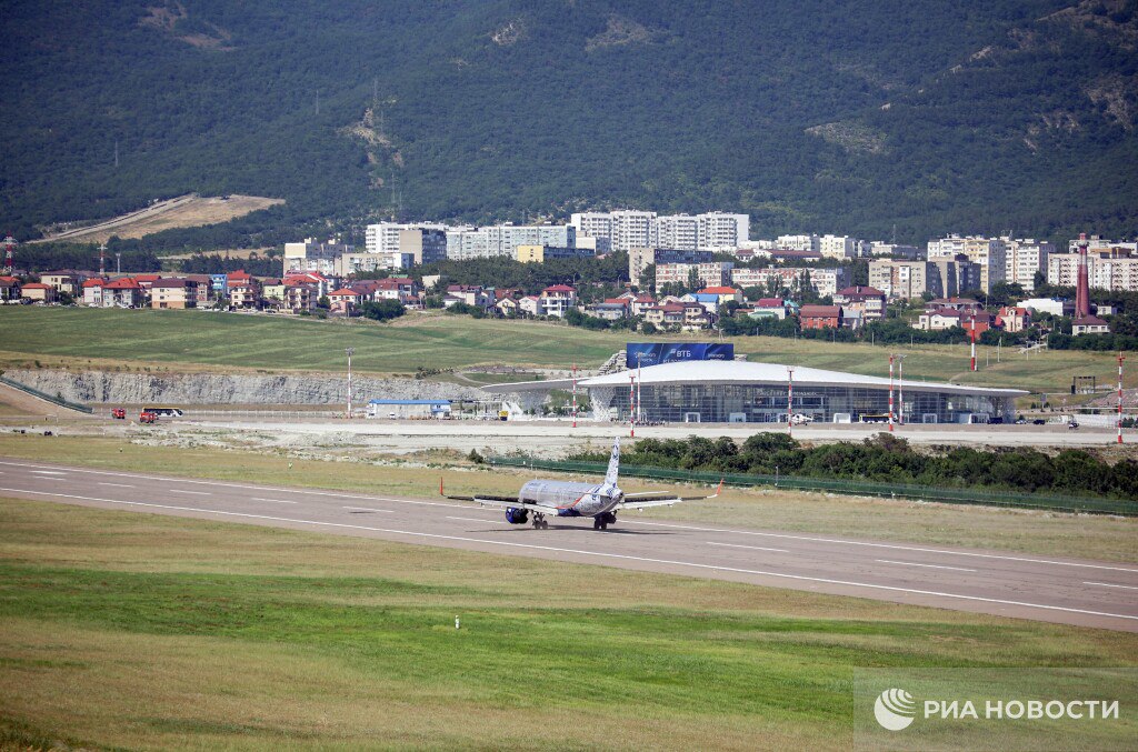 Пассажиропоток аэропорта Геленджик в 2025 году составит 120-150 тысяч человек, а в 2026-м может достичь 1 млн человек, рассказал в беседе с РИА Новости гендиректор авиагавани Иван Таранченко / Все наши каналы