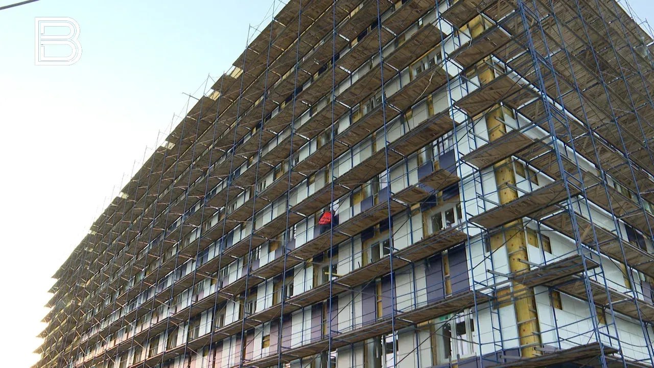 Андрей Чибис взнос на капремонт в Мурманской области не вырастет в 2026 году При этом программа капитального ремонта продолжит выполняться в полном объеме Глава региона подчеркнул что тема капремонта является крайне чувствительной для жителей Работы ведутся во всех муниципалитетах а также в рамках отдельных проектов по реновации и благоустройству городских центров Все самые важные новости Telegram MAX