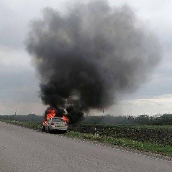 В селе Двулучное Валуйского округа из-за атаки дрона на автомобиль пострадал мужчина. По словам губернатора Белгородской области, у пострадавшего баротравма и множественные осколочные ранения лица и правой руки. Подписаться на «Пепел»