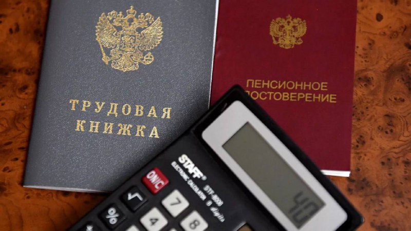 Пенсии военных пенсионеров в России проиндексируют на 7,6% с 1 октября.   Об этом сообщил депутат Госдумы Алексей Говырин.  Помимо военных пенсионеров, выплаты также индексируют для сотрудников Росгвардии,органов внутренних дел, ФСИН, а также таможни.  Изначально пенсии собирались проиндексировать на 4,5%, но учитывая показатели инфляции было принято решение увеличить процентный показатель.