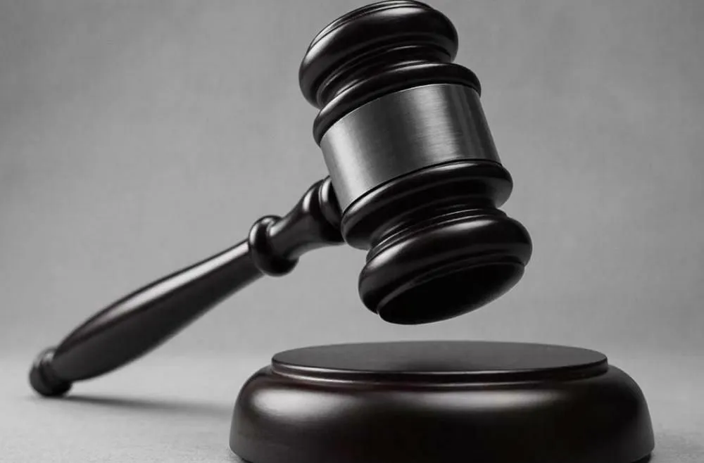 Управление делами администрации Омска объявило о проведении конкурса на право размещения рекламных конструкций афишные стенды и сити формат на остановках общественного транспорта Всего на конкурсе планируется разыграть 112 площадок объединённых в 14 лотов Начальная цена лотов составляет от 48 1 тыс до 418 9 тыс руб Общая стоимость торгов 4 5 млн руб Срок действия договоров 10 лет Заявки принимаются c 25 мая по 8 июня Конкурс запланирован на 29 июня Согласно конкурсной документации победители должны за свой счет установить остановочные павильоны с рекламными конструкциями в срок от одного до 10 месяцев обеспечивать порядок и чистоту на остановках и прилегающей к ним территории Часть остановок будут размещаться в центральной части города и рядом с ним Outdoor Media OM в MAX Outdoor ru