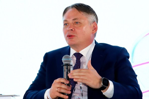 Фёдор Опадчий призвал системно подойти к развитию дата центров   www eprussia ru news base 2025 9134521 htm На XI конференции Ассоциации в Казани глава Системного оператора Фёдор Опадчий поднял проблему интеграции центров обработки данных в энергосистему страны Он отметил что развитие энергоёмких вычислений требует улучшения генерации и сетевой инфраструктуры Для оценки перспектив отрасли и планирования строительства электростанций и линий необходимо включить планы по развитию дата центров в макроэкономический прогноз сообщила пресс служба СО ЕЭС новости энергетики ЦОД интеграция в энергосистему развитие энергетики