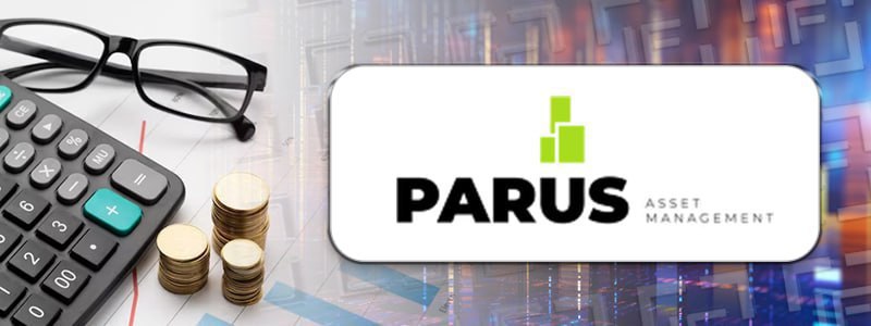 4 декабря состоялся торжественный запуск торгов ЗПИФ ПАРУС ЗОЛЯ RU000A10CFM8 девятого биржевого фонда под управлением PARUS Asset Management   Как сообщили Investfunds в управляющей компании паи на 900 млн рублей были распроданы с повышенным спросом поэтому в ближайшее время будет представлена следующая партия паев в формате SPO   Книга заявок по нему будет открыта с 8 по 12 декабря Ориентировочный объем около 1 5 млрд рублей   Активом в составе имущества фонда является современный логистический комплекс класса А общей площадью 47 тыс кв м расположенный в индустриальном парке Ориентир Запад в Истринском районе Московской области Комплекс был введен в эксплуатацию в IV квартале 2024 года и на долгосрочной основе сдан в аренду лидеру бьюти ритейла в России сети Золотое Яблоко   Ожидаемая доходность фонда формируется за счет плановых арендных платежей и прогнозируемого роста стоимости логистического актива  ЗПИФ комбинированный ПАРУС ЗОЛЯ предназначен для квалифицированных инвесторов