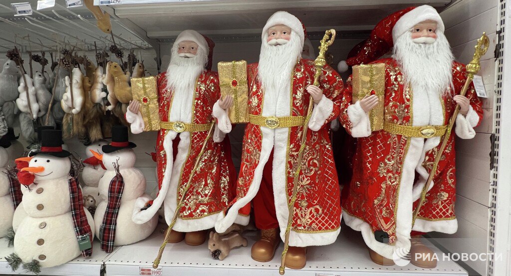 Россияне назвали черный список подарков на Новый Год Большинство 74 не хотят получить в качестве презента новогодние сувениры магнитики и символические безделушки рассказали РИА Новости в Золотом яблоке Также половина россиян не хотят чтобы им дарили эзотерические атрибуты например таро или обереги а еще 39 раздражают пылесборники фигурки и мягкие игрушки Подписаться на РИА Новости экономика Все наши каналы