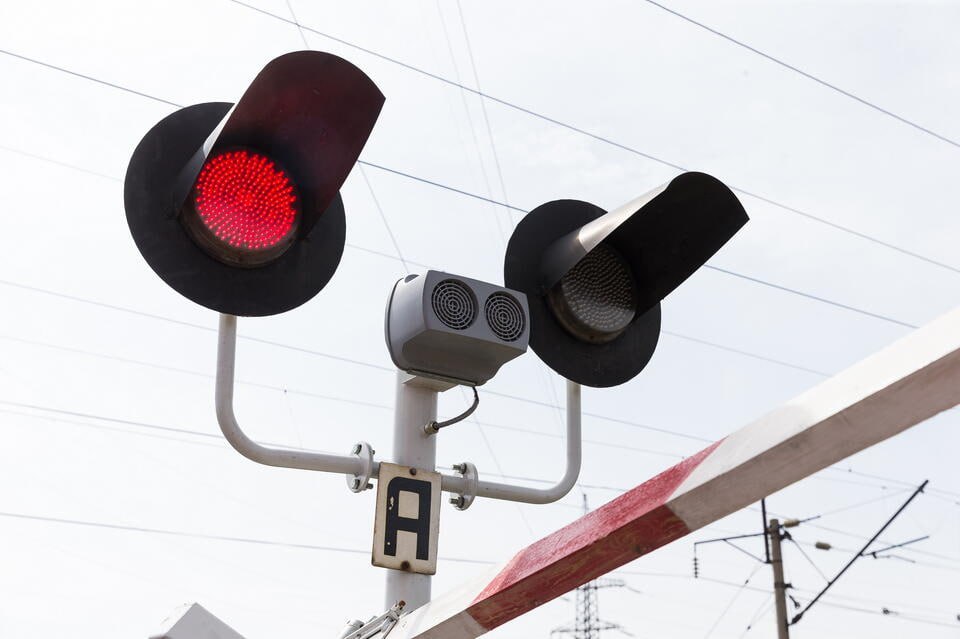 В Антипихе завтра закроют железнодорожный переезд ЗабЖД предупреждает 6 декабря с 10 00 до 15 00 будет полностью закрыто движение автотранспорта через железнодорожный переезд станции Антипиха 6205 км ул Вокзальная Ограничения связаны с ремонтом путей и полной заменой резинокордового покрытия Планируйте маршрут заранее ZAB RU Проголосовать