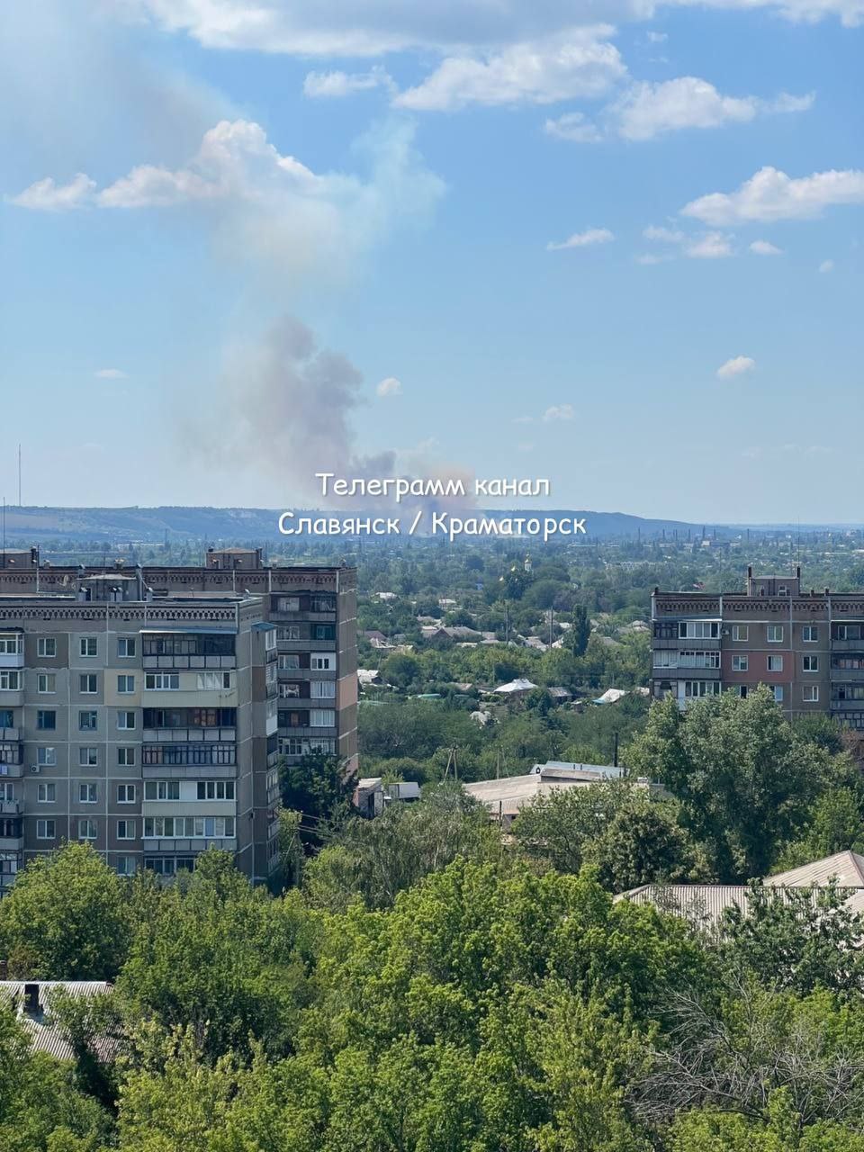 13:30 на Донбассе, в районе Андреевки - сильный взрыв. Разлетелись снаряды с детонацией по округе. Победа за нами! Валуйки - подписаться