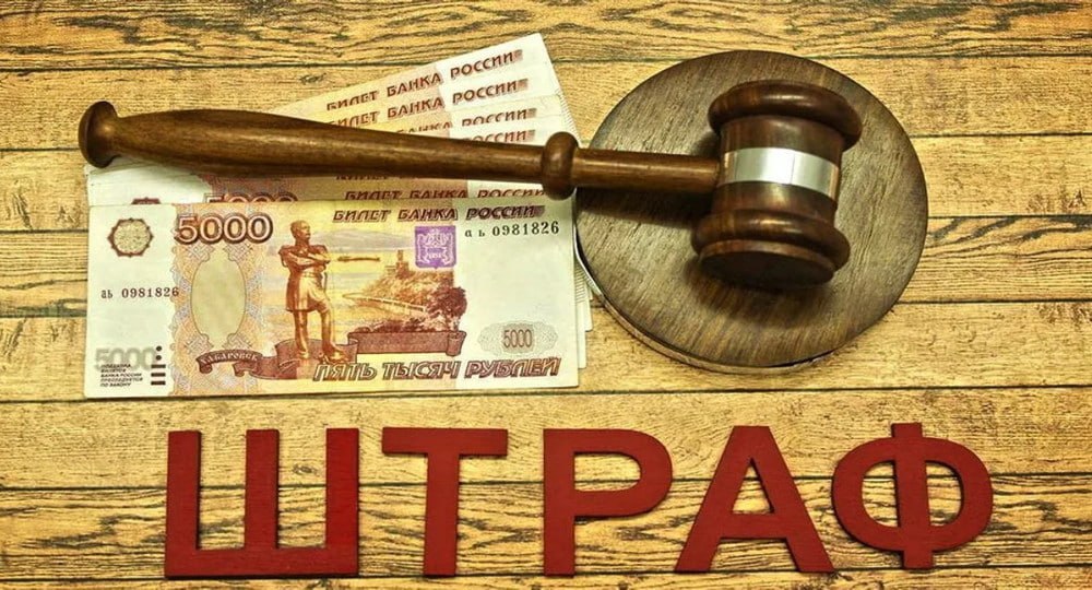 В Алтайском крае оштрафовали мужчину за публикацию запрещенных песен известных рэперов  Суд дважды оштрафовал жителя Алтайского края за публикацию в социальной сети «ВКонтакте» песен рэперов Oxxxymiron  Мирон Федоров — признан Минюстом РФ иностранным агентом, внесен в список террористов и экстремистов  и Славы КПСС  Вячеслав Машнов . Как сообщает РИА «Новости» 30 мая, ссылаясь на судебные документы, его наказали за треки, которые включены в реестр экстремистских материалов.  Сообщается, что мужчина опубликовал песни в музыкальном разделе соцсети «ВКонтакте» треки «Колумбайн»  движение «Колумбайн» признано террористическим и запрещено в России  Замая и Славы КПСС и «Последний звонок» Oxxxymiron  признан Минюстом РФ иностранным агентом, внесен в список террористов и экстремистов . Эти песни повествуют о нападении учащихся на школы и внесены в федеральный список экстремистских материалов.  Судебные заседания прошли в один день. Мужчина признал свою вину по обоим протоколам и пояснил, что не знал о том, что песни признаны экстремистскими. Он опубликовал у себя треки потому, что они ему понравились. В конце апреля суд оштрафовал мужчину на тысячу рублей за каждое правонарушение.    Банкфакс