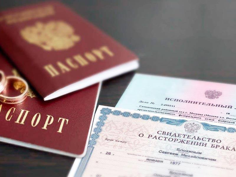 В Тюменской области тревожная статистика разводов  Детский омбудсмен Андрей Степанов заявил, что в 2024 году, при 11 890 заключенных браках, было расторгнуто 8 010.  Он связывает это с материальными трудностями и отсутствием традиционных семейных ценностей у молодежи.