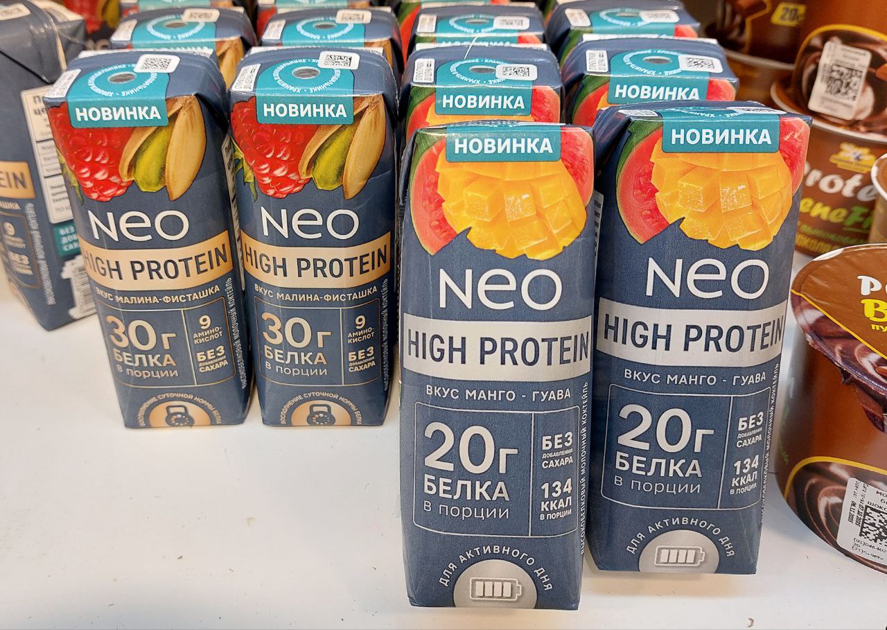 Продажи высокобелковых молочных продуктов в рознице выросли почти втрое июля 2024 года по июнь этого года их стали продавать больше на 52 год к году Причём это в натуральном выражении в тоннах В денежном выражении рост ещё более впечатляющий 182 В то же время продажи всех молочных продуктов за этот же период прибавили лишь 1 7 в натуральном выражении и 20 3 в денежном Многие производители сейчас любой ценой пытаются зайти в протеиновый сегмент видя успех лидеров этой категории прежде всего бренда Exponenta и видя большие наценки на такие продукты Но этот успех они уже вряд ли смогут повторить producttoday