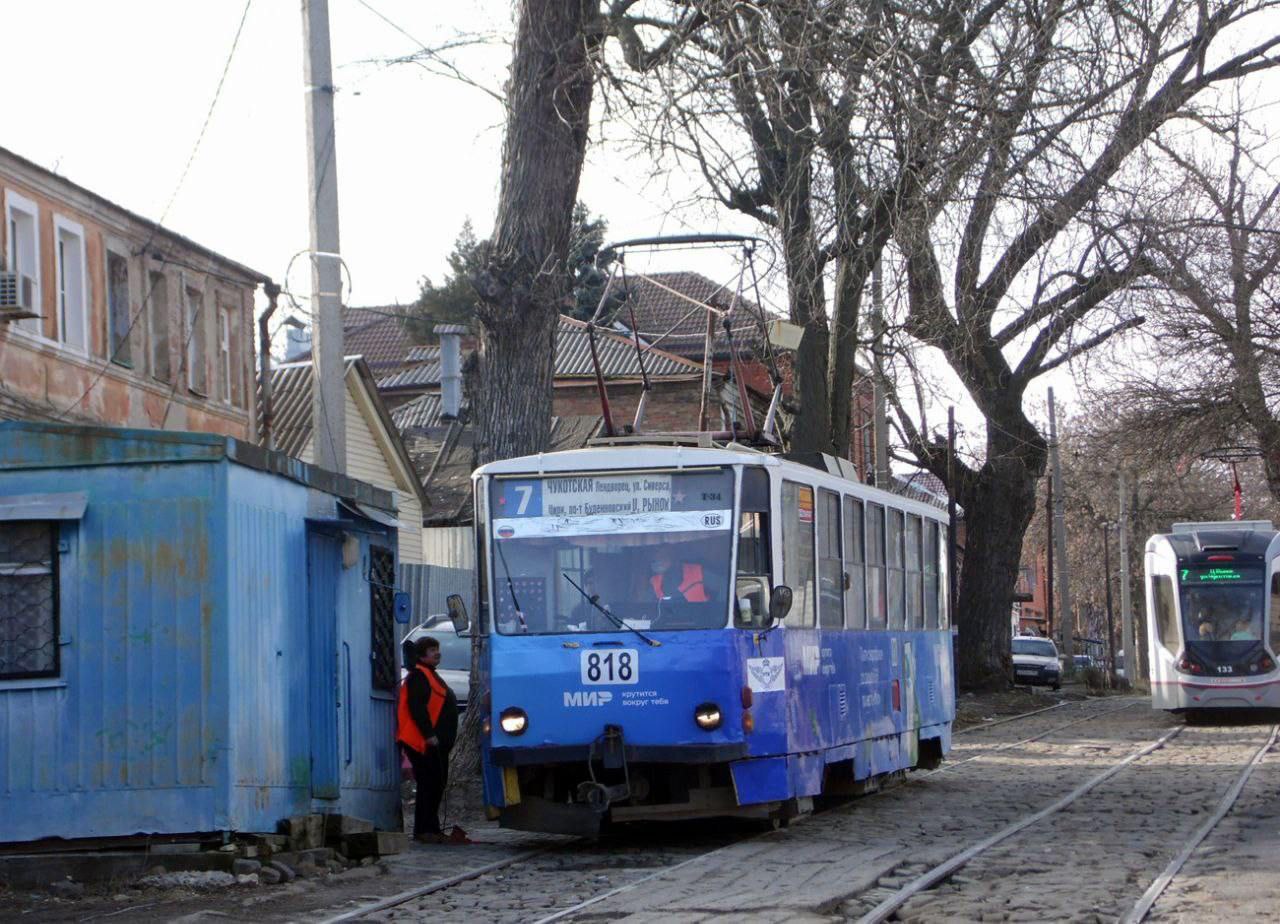 В Ростове завершили эксплуатацию старых трамваев «Татра»: говорят, причиной стали несколько резонансных ДТП с ними в последний год. Вагоны работали в городе больше 30 лет — они поступали из Чехословакии в 1988–1989 годах.