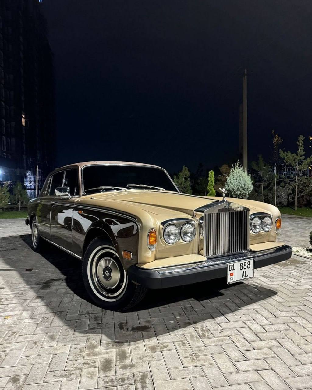 Садыр Жапаров подарил Дмитрию Биволу Rolls-Royce Silver Shadow     —