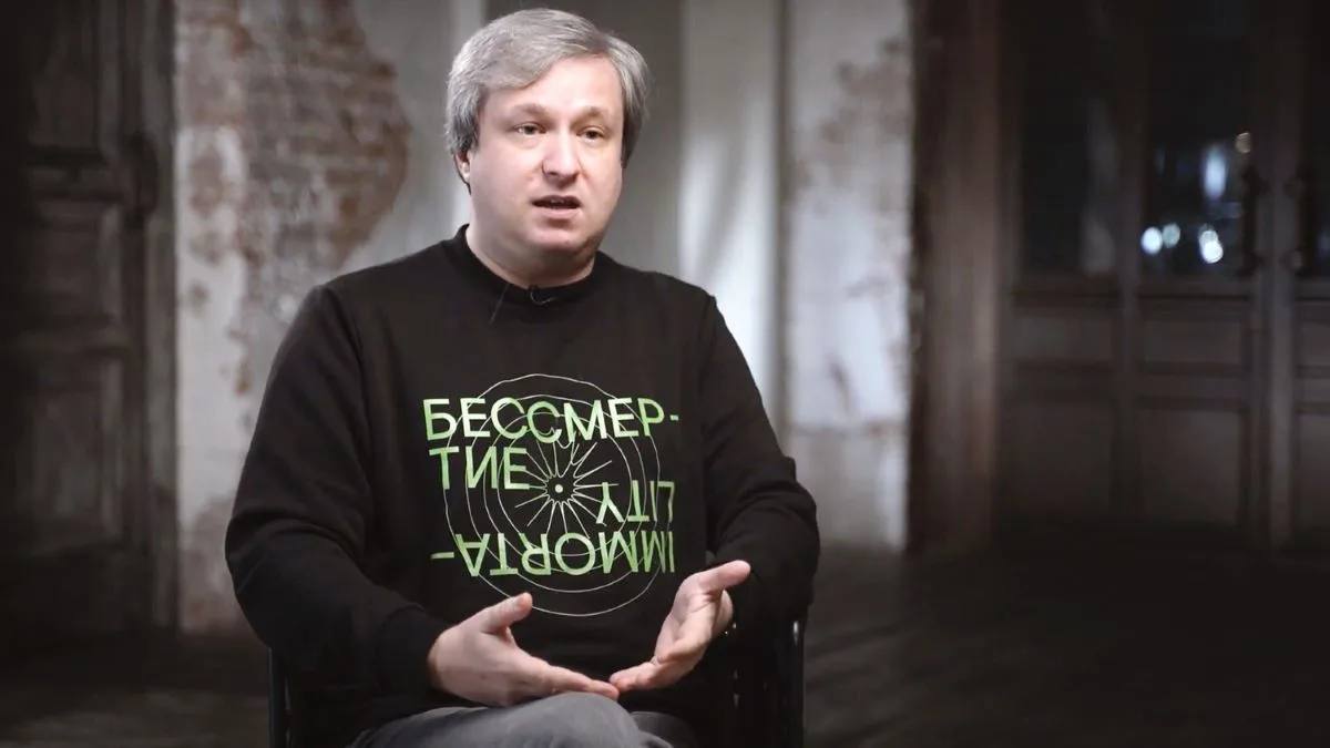 Кинокритик Антон Долин получил гражданство Молдовы Вместе с ним гражданство получили его супруга и двое сыновей а также бывший российский журналист Глеб Пьяных и американец Дэвид Смит