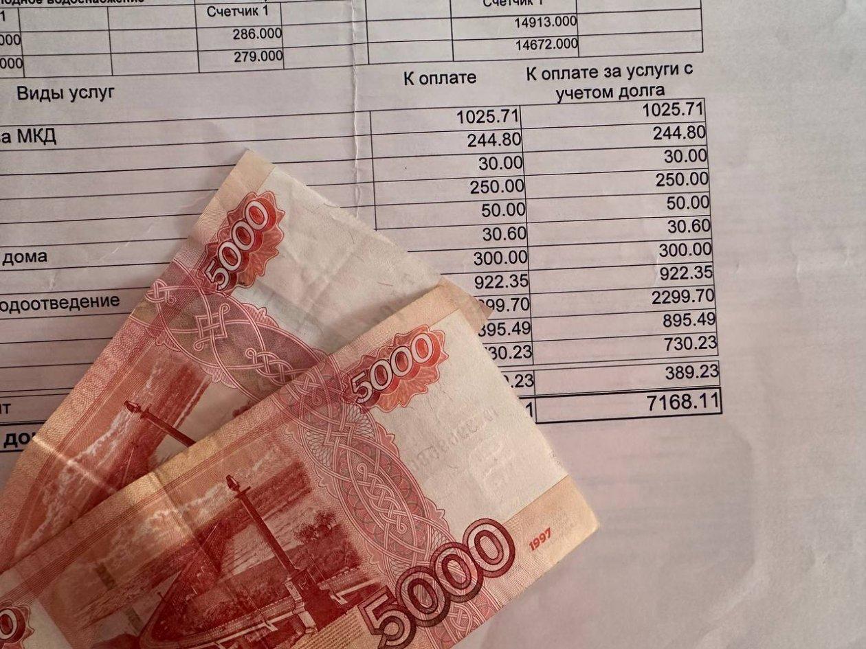 Минстрой РФ поддерживает повышение цен на услуги управляющих компаний Об этом заявил глава ведомства Ирек Файзуллин на заседании комитета Госдумы по строительству и ЖКХ В Госдуме отметили что это будет сделано из за повышения НДС до 22 Для управляющих компаний уже подготовили законопроект позволяющий увеличить цены Ранее жители сразу нескольких регионов РФ пожаловались на резкий рост цен на коммуналку Сообщалось что у некоторых россиян суммы в платёжках выросли более чем на 50 Есть интересная новость Присылайте нам  Краснодар Сегодня   канал в MAX группа Vk