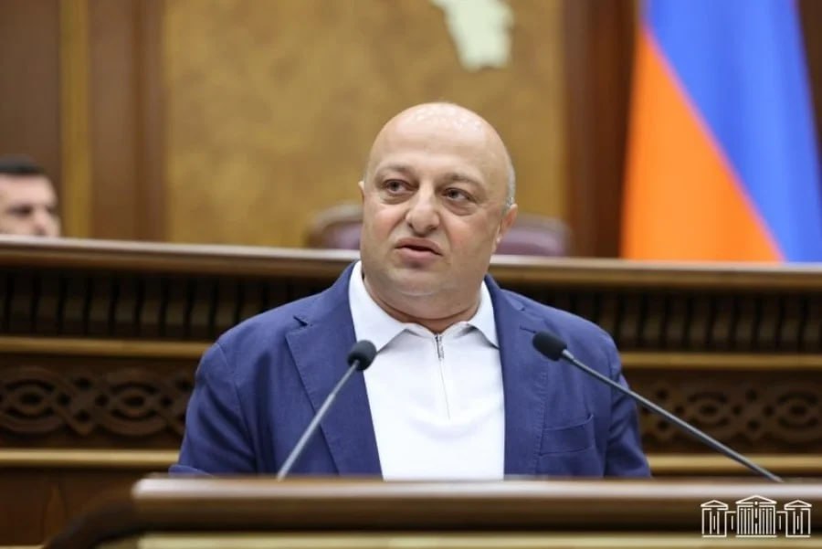Суд первой инстанции общей юрисдикции административных районов Аван и Нор Норк города Еревана удовлетворил ходатайство об избрании меры пресечения в отношении депутата фракции «Армения» Артура Саргсяна в виде ареста сроком на 2 месяца.