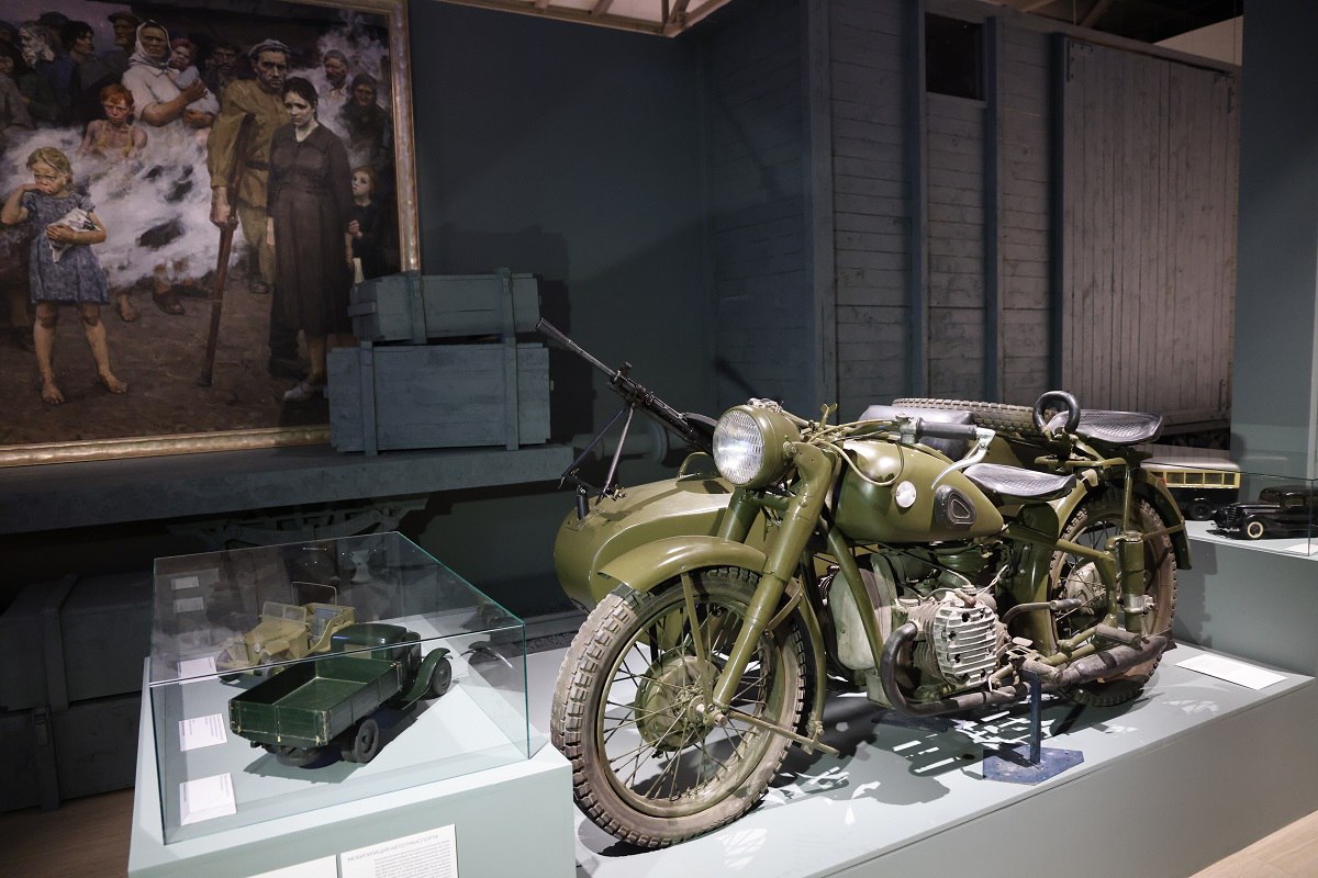 Выставка «Великая страна – Великая Победа. 1941–1945» открылась в Манеже Экспозиция, рассказывающая о подвиге тружеников тыла, создана нижегородскими историческим и художественным музеями совместно с Центральным выставочным залом «Манеж» Санкт-Петербурга. Вошли в неё и уникальные экспонаты из музеев промышленных предприятий региона. Нижегородская Стрелка Z Подпишись