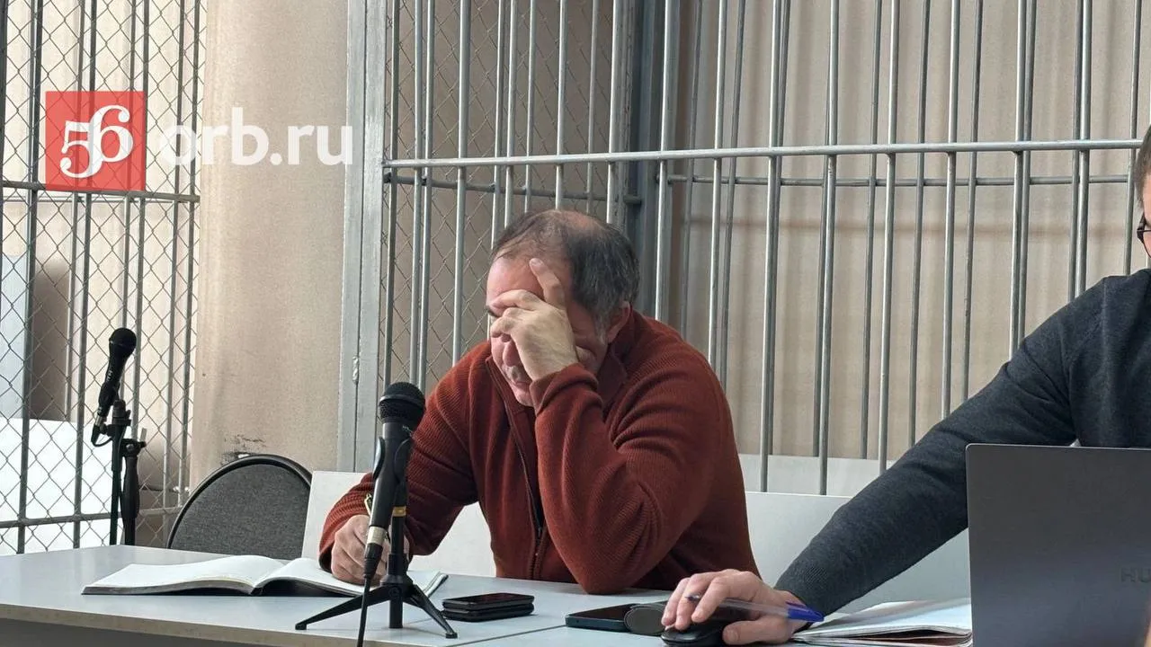 9 лет в колонии и не только Огласили приговор экс министру природы Оренбуржья Александру Самбурскому Бывшего чиновника признали виновным во взятках Речь об эпизодах с автомобилем Lexus LX 570 диваном стоимостью больше 190 тысяч рублей картами ЦУМа иллюминацией в доме его родителей за почти полмиллиона По приговору Ленинского районного суда Самбурский должен провести 9 лет в колонии строгого режима и выплатить 28 миллионов штрафа Вангуем экс министр будет оспаривать решение суда Подписывайтесь на нас в МАКС
