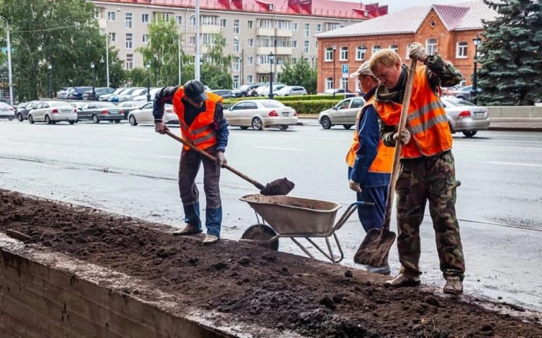 В Уфе на разработку схемы ливневой канализации до 2042 года выделили 68 3 млн рублей Проект предусматривает анализ текущей сети пропускной способности внедрение энергосберегающих технологий и учёт жалоб жителей на подтопления предписаний надзорных органов и бесхозных объектов Схема должна быть готова к концу 2026 года Заказчик Главное управление архитектуры и градостроительства Уфы финансирование из муниципального бюджета 2025 2026 годов Подрядчик московская компания Нефтегазэнергосервис РБК УФА Подпишитесь на ufa rb