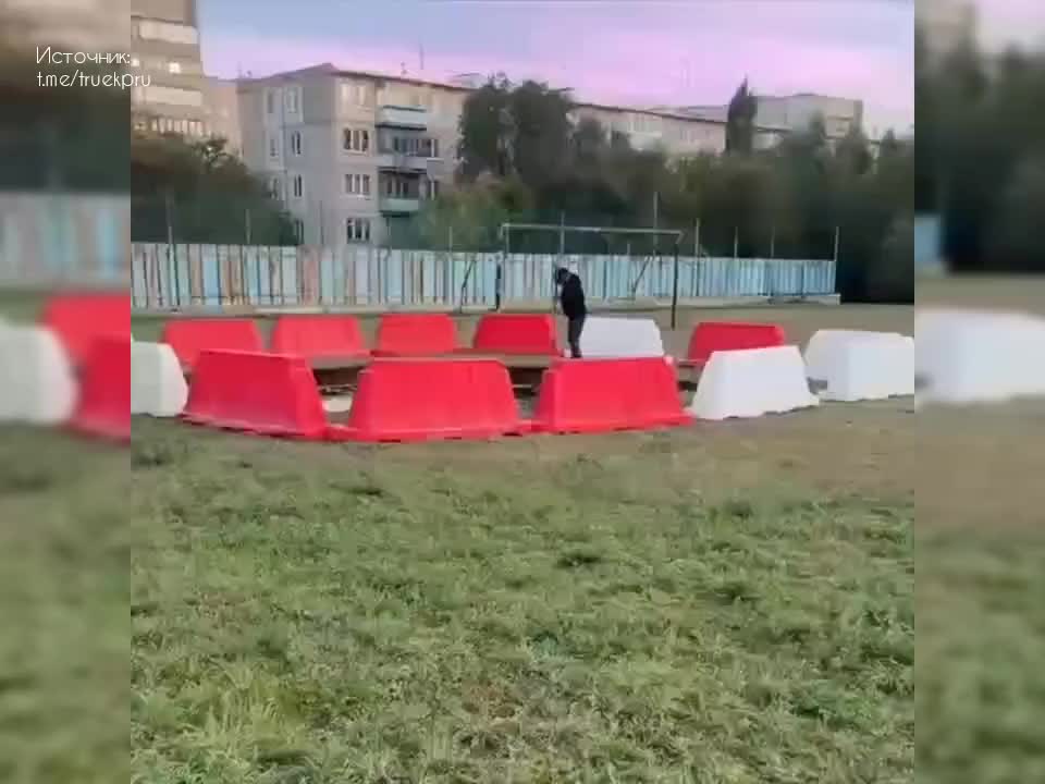 В Орске на школьном стадионе провалилось футбольное поле