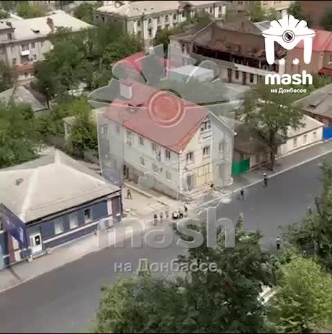 Взрыв в Луганске: два человека погибли, повреждены здания