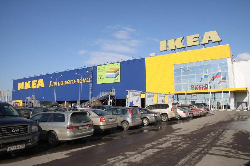 IKEA не планирует возвращаться в Россию в обозримом будущем Шведский мебельный концерн IKEA не планирует возвращаться в Россию в ближайшем будущем. Такое мнение высказал вице-президент Союза торговых центров Павел Люлин в кулуарах выставки и конференции Mallpic Sochi. При этом, по его словам, в РФ есть альтернативные варианты, которые могли бы заменить компанию в перспективе. Евгений Иванов /"ДП"
