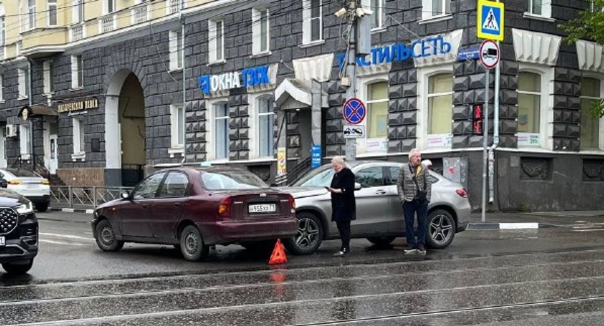 ДТП на улице Фридриха Энгельса осложнило движение для тульских водителей 2 мая произошло ДТП на перекрестке улиц Первомайской и Фридриха Энгельса в Туле. Об этом редакции сообщили читатели. ↗ Прислать новость Подписаться