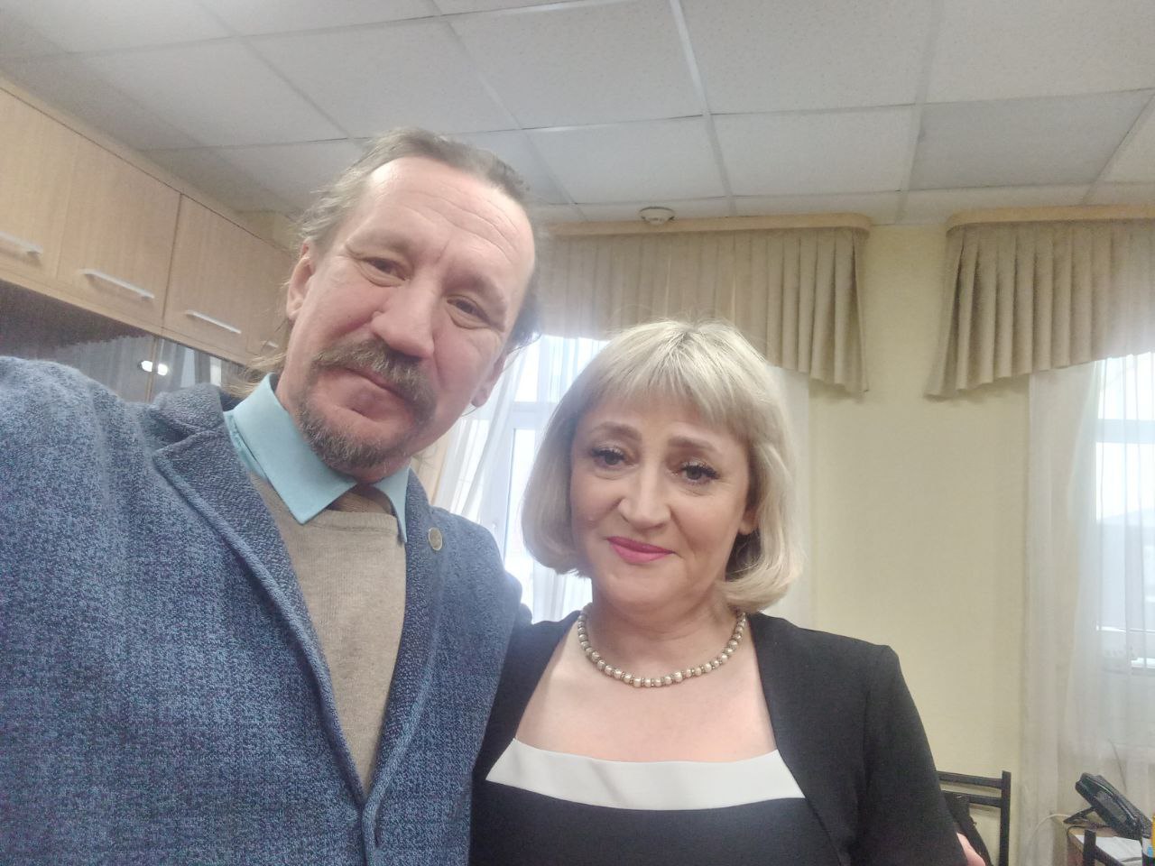 КПРФ Алтай official from Красильников ворчит Депутату Людмиле Клюшниковой следователь разрешил принять участие в работе 48 й сессии АКЗС Сегодня она приехала в Парламентской центр в Барнауле Напомню мера пресечения для Людмилы подписка о невыезде из Новоалтайска 48 я сессия Заксобрания состоится завтра 29 января сегодня проходят заседания фракций и комитетов