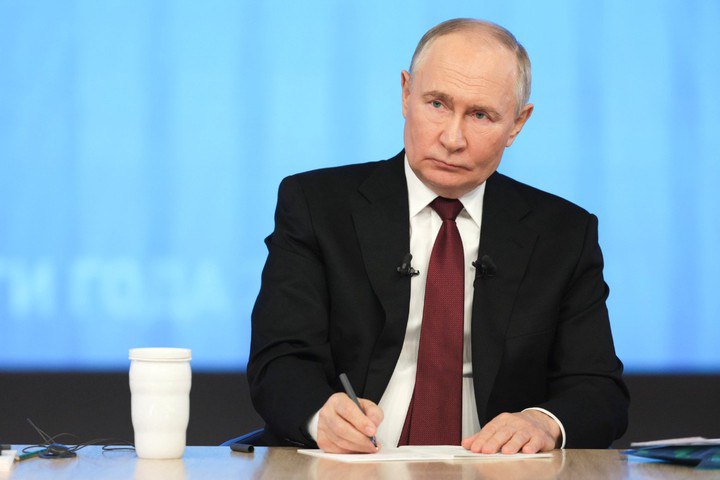 Путин подтвердил проведение прямой линии в конце года Запросы в этом году снова будут обрабатывать при помощи ИИ   Подпишитесь на Абзац TG VK Дзен MAX Rutube