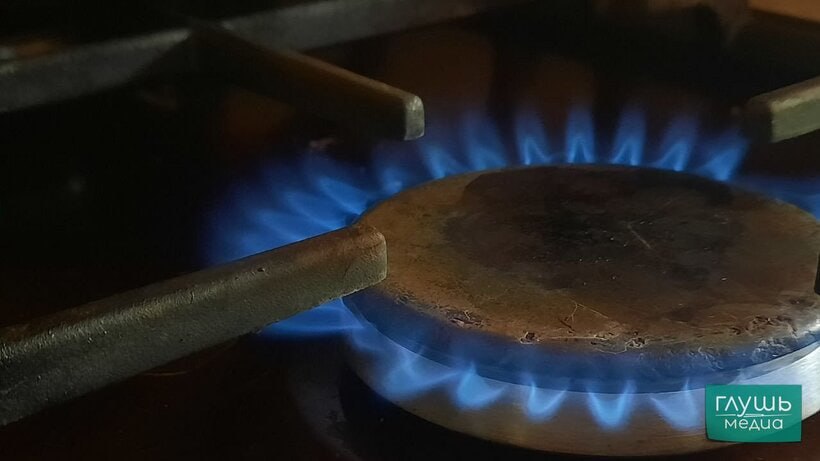 Саратовские депутаты поддержали повышение компенсации за газификацию домов для льготников Сегодня 9 сентября на заседании комитета по вопросам жилищной строительной и коммунальной политики Саратовской областной думы депутаты поддержали повышение компенсации за подключение газа к домам льготников Право на такую выплату имеют инвалиды граждане с детьми инвалидами многодетные семьи участники Великой Отечественной войны ветераны боевых действий и другие льготные группы С 2022 года выплата предоставляется в размере не более 100 тысяч рублей в зависимости от фактических расходов Из за роста цен на оборудование и газификацию выплату увеличивают до 150 тысяч рублей Заместитель министра труда и соцзащиты Ольга Морозова отметила что на текущий год заложили около 40 миллионов рублей на компенсации Ее по плану должны получить 390 человек На данный момент за выплатой обратились 159 саратовцев Заходите на наш сайт это очень помогает редакции   glush media news view id 3453