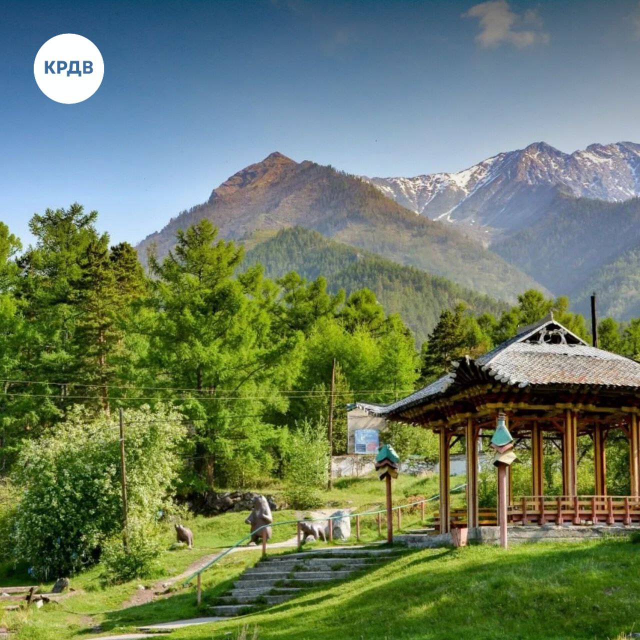 Резидент ТОР Бурятия займется комплексным развитием и реновацией курорта Аршан Компания Курорт Аршан учредителем которой является ООО Курорты Бурятии в статусе резидента ТОР построит 4 этажный отель и 20 коттеджей в парковой зоне курорта Аршан Первых посетителей гостиничный комплекс примет в 2029 году он рассчитан на одновременное проживание порядка 240 человек По соглашению с КРДВ в проект инвестируется 1 5 млрд рублей создается 133 рабочих места Дмитрий Хамеруев директор КРДВ Бурятия При поддержке КРДВ в регионе реализуется 6 инвестиционных проектов в сфере туризма Резиденты ТОР Бурятия ведут модернизацию курортов Аршан и Горячинск Ведется освоение южного побережья Байкала В селе Выдрино на границе с Иркутской областью резиденты ТОР реализуют ряд крупных инвестиционных проектов Инвесторы создают туристический кластер с гостиницами спа центрами безопасными пляжами и другой современной инфраструктурой Активное содействие нам оказывается со стороны Администрации Кабанского района республики Бурятия и Администрации села Выдрино Подробнее читайте на сайте КРДВ тор поддержкабизнеса дословно