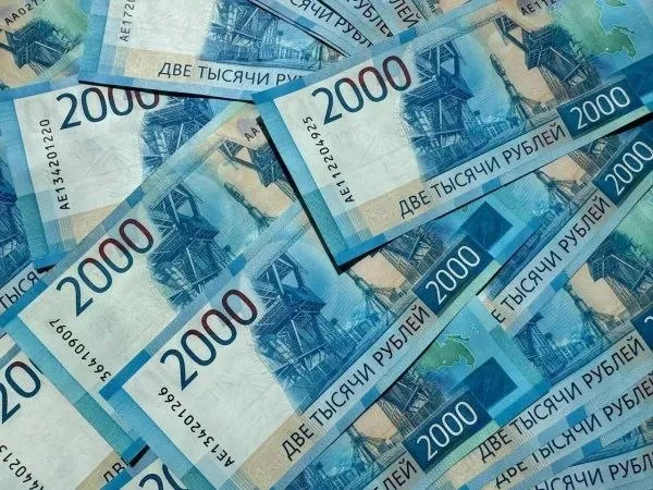 За год в Камчатском крае количество долгов по зарплате перед работниками организаций выросло в 8 раз В марте 2025 года просроченная задолженность перед работниками организаций не относящихся к малому бизнесу составляла 2 531 млн руб А в марте 2026 года эта цифра взлетела уже до 19 902 млн руб Рост почти в восемь раз Отмечается что резкий скачок произошел в январе текущего года Если в декабре 2025 задолженность составляла 9 5 млн руб то уже в январе она выросла до 20 3 млн а в феврале подскочила еще раз почти до 32 млн руб В марте долги удалось сократить более чем на треть до 19 902 млн руб Это самые высокие показатели с начала 2024 года Минимальная задолженность по зарплате в крае была в феврале и мае 2025 года 2 4 млн руб РБК Восток в Telegram и MAX