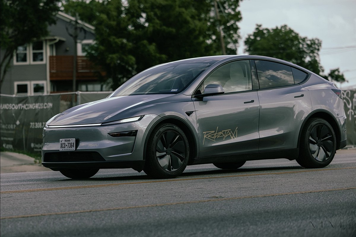 Tesla Robotaxi сообщила что приложение для заказа поездок теперь доступно всем желающим пользователи могут присоединиться к листу ожидания Компания начала тестировать сервис в США по приглашениям в июне 2025 года vc ru transport 2196125