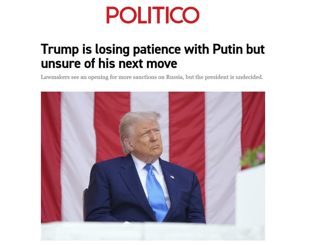Трамп дал понять, что «его терпение на исходе», и предупредил Путина о последствиях отказа вступить в «серьезные мирные переговоры» — Politico Владимир Путин «опасно близок к тому, чтобы сжечь „золотой мост“», который проложил перед ним Дональд Трамп. Об этом заявил Politico представитель администрации Белого дома. Это было сказано в контексте последних жестких высказываний президента США в адрес Путина, в частности, о том, что тот «играет с огнем» и «совершенно сошел с ума». Американский президент «разочарован тем, что Путин проигнорировал его предложение перезагрузить отношения с США после заключения мирного соглашения», говорится в статье. Однако, по словам четырех американских чиновников, Трамп пока не принял решения ввести дополнительные санкции против России в ответ на усиление ударов по Украине. Как напоминает Politico, президент США с самого начала периодически выдвигал подобные угрозы, но «ни разу не доводил их до конца и не усиливал давление на Москву»