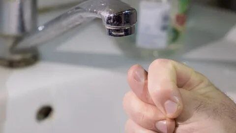 В Академгородке отключат холодную воду Завтра 30 июня с 9:00 до 1 июля 6:00 в связи с ремонтом водопровода на ул. Королёва. Отключение затронет более 40 домов на ул. 30-летия Победы, пр. Академическом, ул. Вавилова и других. Жителей просят закрыть краны до восстановления подачи. Подписаться! Регион-70 Прислать новость