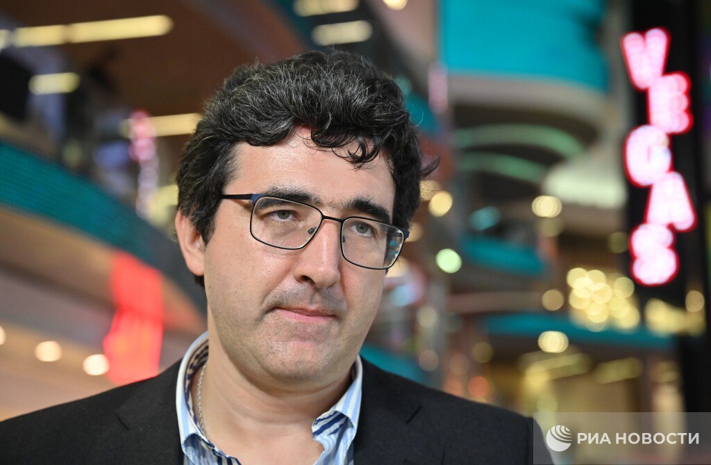 FIDE подала на Владимира Крамника жалобу в комиссию по этике Основанием для обращения стали заявления российского гроссмейстера в отношении скончавшегося 19 октября Даниила Народицкого сообщается на сайте FIDE После известия о смерти Народицкого некоторые пользователи в интернете обвинили российского гроссмейстера в оказании психологического давления на американца которое по их мнению привело к его смерти Подписывайтесь на РИА Новости Спорт в MAX