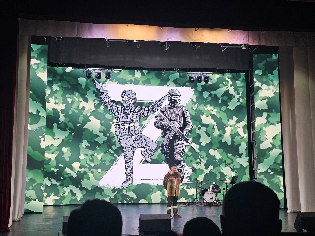 В день рождения округа вместе с земляками Сегодня 10 декабря в Окружном доме народного творчества в Анадыре прошел яркий праздничный концерт в честь 95 летия Чукотского АО Торжество Земля где начинается день собрало в зале людей разных возрастов профессий с разными судьбами но с одной общей Родиной Было много эмоций искренних слов и чувства единства Губернатор Владислав Кузнецов вручил жителям региона почетные награды за труд за вклад в развитие округа за верность своей земле Также на мероприятии были представлены ключевые этапы развития Чукотки от первых лет становления до наших дней с упоминанием периодов Великой Отечественной войны и СВО Этот год на Чукотке не случайно объявлен Годом преемственности ведь мы опираемся на опыт старшего поколения и продолжаем их дело Отдельный момент официальная премьера гимна Чукотского автономного округа Весь большой зал встал Было особенно приятно впервые услышать гимн вместе со своими земляками А после концерта уже добрая традиция совместных фото Фото личные и Правительства ЧАО ea evtuhova ЕленаЕвтюхова Госдума Чукотка