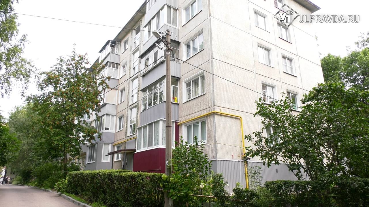 В многоквартирных домах Ульяновской области капремонт систем теплоснабжения планируют завершить к началу отопительного сезона Работы по обновлению инженерных сетей находятся на особом контроле в региональном министерстве ЖКХ и строительства В этом году по программе капремонта замена систем центрального отопления предусмотрена в шести домах четырёх многоэтажках Ульяновска и двух в Новоульяновске Как продвигаются работы и довольны ли местные жители узнаете в нашем материале