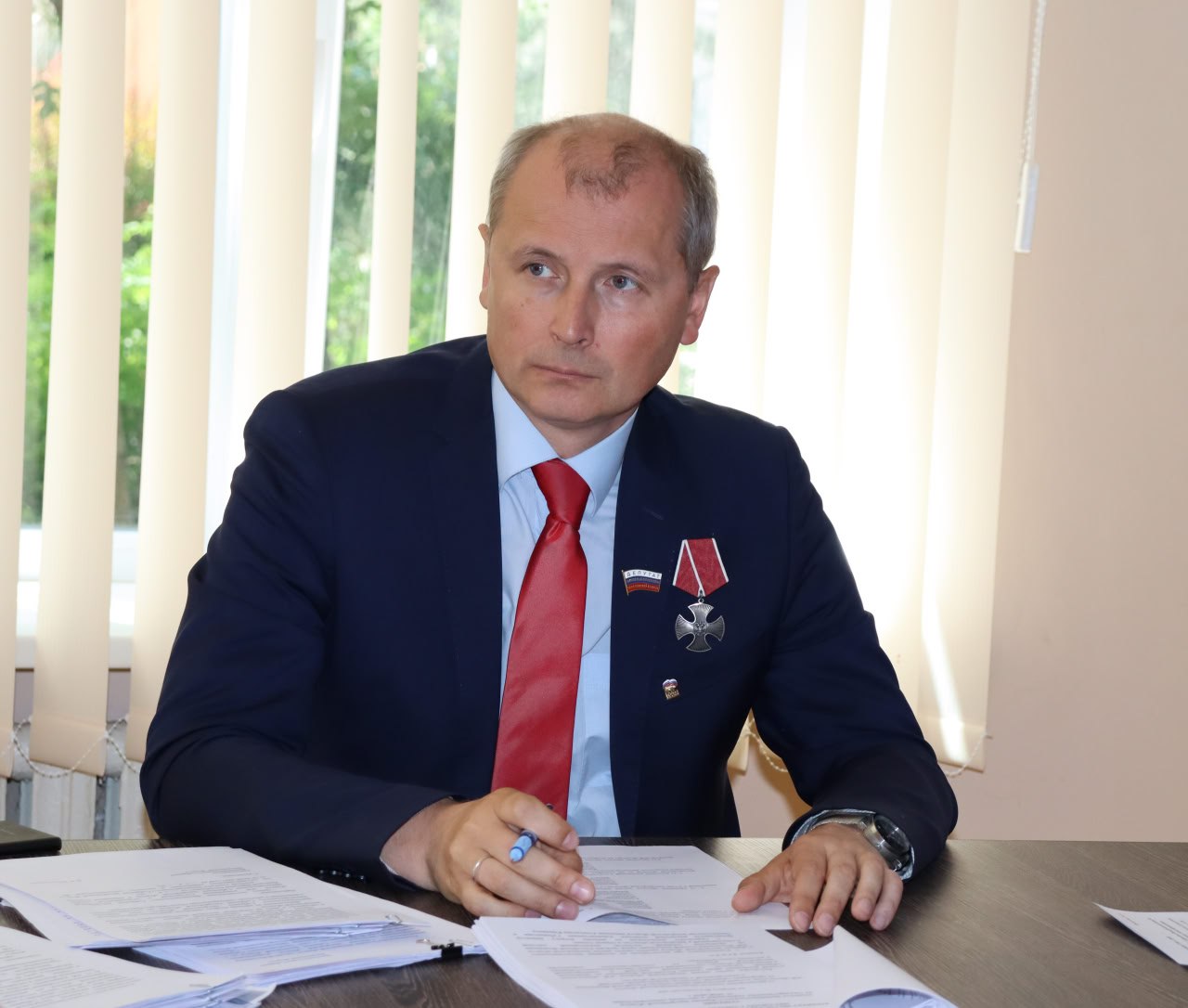 Состоялось 71 заседание комитета Законодательного Собрания Запорожской области по государственному управлению и местному самоуправлению Председатель комитета Максим Зубарев представил доклады о заключении соглашений между Законодательным Собранием Запорожской области и Народным Советом Донецкой Народной Республики, Народным Советом Луганской Народной Республики, Государственным Собранием Республики Марий Эл и Законодательным Собранием Нижегородской области. Комитет рассмотрел ряд законопроектов Запорожской области, в частности, о порядке проведения массовых общественных мероприятий, о внесении изменений в Устав Запорожской области, о мировых судьях Запорожской области. В работе комитета принимали участие и. о. директора Департамента по обеспечению деятельности мировых судей Администрации Губернатора и Правительства Запорожской области Андрей Тривайло и заместитель директора Департамента внутренней политики Администрации Губернатора и Правительства Запорожской области Евгений Штейнмец, которые внесли комментарии и предложения в ряд законопроектов Запорожской области. Также на комитете были рассмотрены несколько федеральных законопроектов, направленных Государственной Думой на рассмотрение в региональные законодательные органы. Законодательное Собрание Запорожской области ТГ-канал ГоспабликВК Сайт
