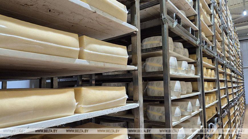 Минсельхозпрод установил предельные минимальные цены на ряд экспортируемых товаров Перечень включает свежие охлажденные и замороженные туши и полутуши крупного рогатого скота прочие отруба молоко и сливки в том числе сгущенные с добавлением и без добавления сахара сливочное масло 72 80 и более отдельные виды сыров