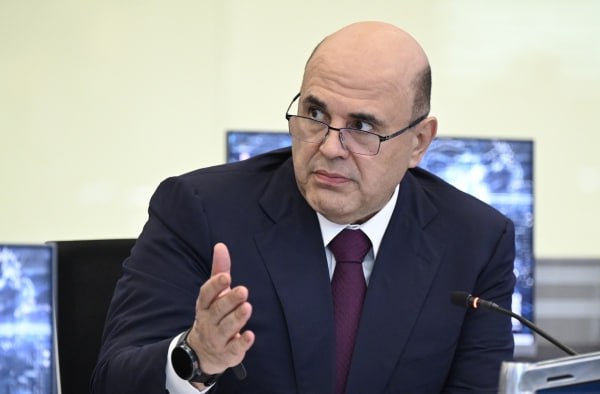 Михаил Мишустин объявил о планах обновить программу развития авиаотрасли  Она была утверждена три года назад и рассчитана до 2030-го, но с учётом новых вызовов нуждается в пересмотре, заявил премьер.  Выступая на профильной стратегической сессии, он сказал, что также нужно актуализировать график поставок воздушных судов по годам, исходя из конкретной текущей ситуации.  По словам главы кабмина, в следующие шесть лет правительство направит на развитие авиапрома 765 млрд рублей. Мишустин подчеркнул, что России нужен современный воздушный флот, основанный на собственных технологиях.  Кроме того, премьер рассказал, что самолёты МС-21 и «Байкал» должны быть готовы к серийному выпуску не позднее конца 2026 года.     Подпишись на «Говорит Москва»