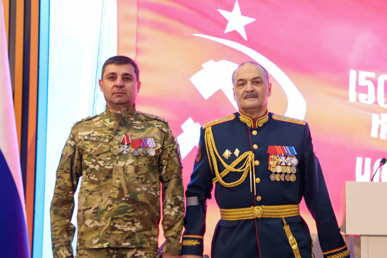 Герой России Темирлан Абуталимов и участник программы «Доблесть гор» Табир Маликов готовятся к назначению на управленческие должности. Абуталимов прошёл обучение в рамках федеральной программы «Время героев» и стажировался в АГиП РД, его наставником был сам глава региона. Его назначение в статусе и. о. на одну из высоких административных позиций может состояться уже в ближайшее время. Табир Маликов, ранее командовавший батальоном «Каспий», сейчас занимает пост замруководителя постпредства Дагестана. Его кандидатура рассматривается на пост главы одного из крупных муниципальных районов.