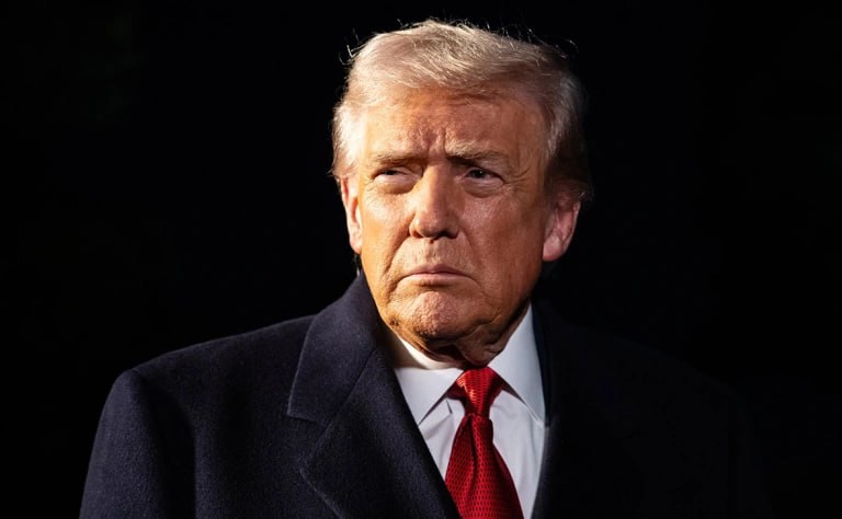 Дональд Трамп исключил свое выдвижение на пост вице президента на следующих выборах в 2028 году Я бы исключил это потому что это слишком заманчиво Думаю людям это не понравится сказал он журналистам цитата по Newsweek Как отмечает агентство сторонники Трампа призывают найти способ чтобы он смог сохранить власть после завершения второго срока Одна из идей предполагает что политик пойдет на президентские выборы в качестве вице президента а в случае победы напарник Трампа уйдет в отставку оставив тому пост глава государства Фото CNP AdMedia Global Look Press Самые важные новости в телеграм канале РБК