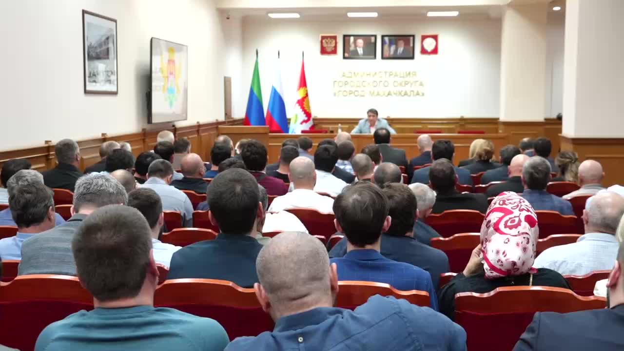 Мэр Махачкалы Джамбулат Салавов поставил задачи по ликвидации последствий паводков