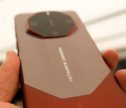 HUAWEI показала дизайн флагманской серии Mate 80 будет фиолетовая RS версия HUAWEI вслед за анонсом даты презентации Mate 80 опубликовала видео и несколько постеров раскрывающих внешний вид новых смартфонов