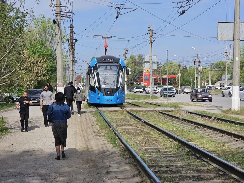 Трамвайную ветку на Жилгородок хотят реконструировать в Волгограде. Будущий подрядчик должен будет выполнить инженерные изыскания и разработать проект и рабочую документацию по реконструкции трамвайной линии в границах от улицы Космонавтов до улицы Ангарской. Сейчас идет поиск подрядчика, ему предстоит выполнить все работы до 29 декабря этого года. Подписаться Прислать новость