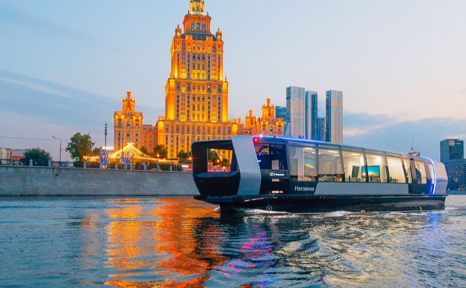 Речной электрофлот Москвы в 2026 году пополнят восемь новых судов сообщает столичный дептранс Сейчас он состоит из 29 электросудов до конца года будет составлять 31 единицу moscow on air