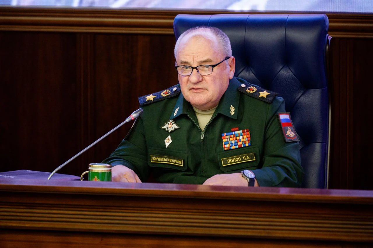 Экс-замминистра обороны Павлу Попову добавили обвинения в служебном подлоге, превышении должностных полномочий и незаконном обороте оружия, сообщили в СК РФ. Ранее Попову вменялось лишь мошенничество в особо крупном размере.
