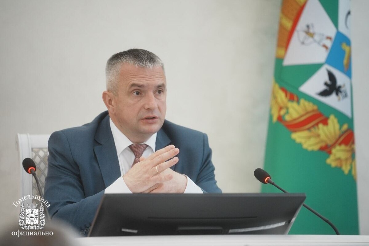 Подготовку к новому учебному году рассмотрели на совещании облисполкома  К сентябрю система образования Гомельщины будет представлена 1112 учреждениями, из них 494 - учреждения общего среднего образования.   Ремонтные работы сейчас в активной фазе, в целом уровень готовности оценивается на 80%.   Проведены госзакупки, заключены договоры на поставку оборудования. Сомнений в получении всеми объектами паспортов готовности к нужному сроку нет. Парк школьных автобусов пополнится 29 единицами. Закрыты вопросы и по кадровому обеспечению: в этом году в систему образования придут работать 780 молодых специалистов. Укомплектованность кадрами составляет 99%.  Подробности на сайте МОЗЫРЬ NEWS.