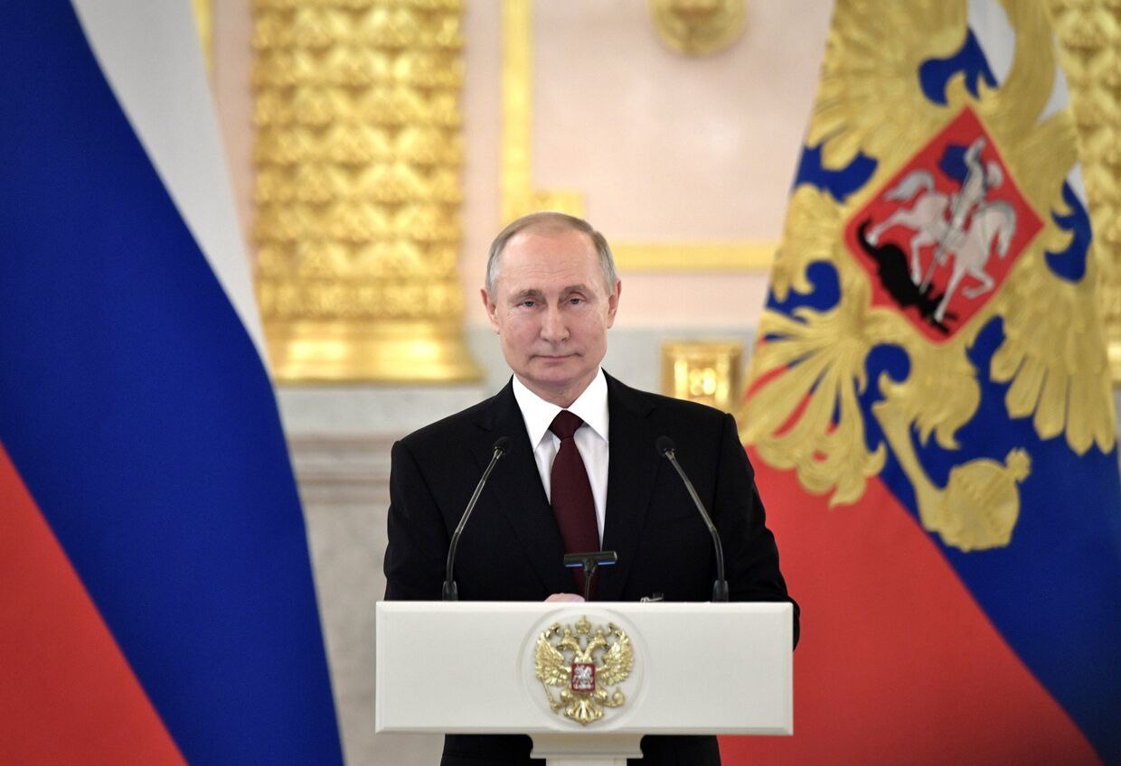 Уровень доверия Путину — 77,8%. Деятельность главы государства одобряют 74,4% респондентов. На прямой вопрос о доверии Владимиру Путину положительно ответили 77,8% респондентов, — сообщает аналитический центр ВЦИОМ. Кроме того, председателю правительства Михаилу Мишустину доверяют 58,7% опрошенных. Деятельность российского правительства в целом положительно оценивают 49,7% участников опроса, а работу премьер-министра — 50,0%.